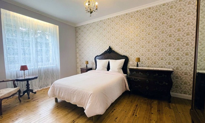 Aubin Bed & Breakfast | Appartement N°3-Apartment-Luxus-Ensuite Bad-Parkblick