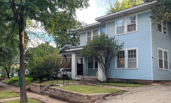 Tuscaloosa Haus | Suite Home Alabama - 0.5mi fromnBryant Denny Stadium, on historic Queen City Ave