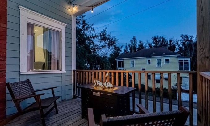 Metropolitan Haus | Suite in Heart of Downtown King Beds Forsyth Park - Upper