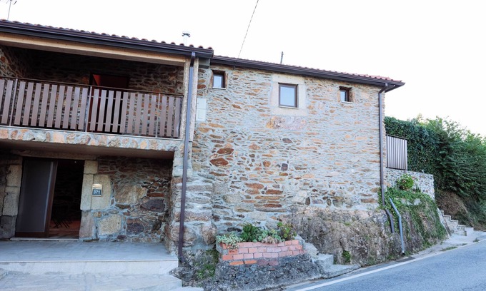 Molares Haus | SUITE IN RUSTIC HOUSE WITH STUNNING VIEWS