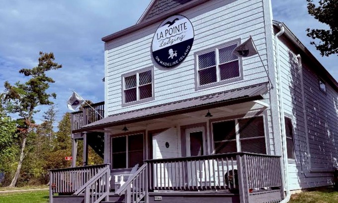 La Pointe Wohnung | Private Suite mit Küchenzeile Downtown Madeline Island