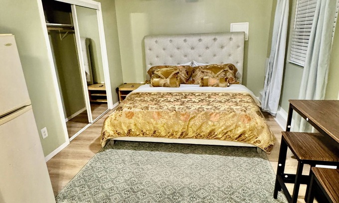 South Redlands Haus | Suite with separate entrance in Redlands -no cleaning fee