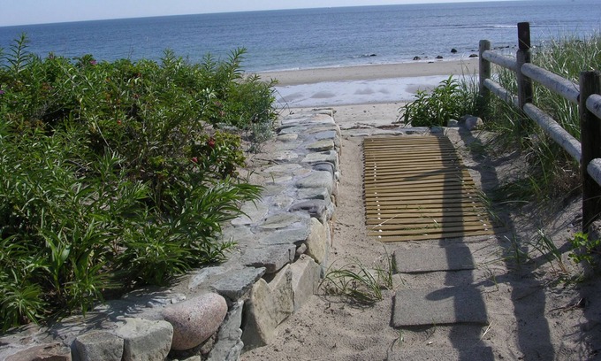 Ocean Bluff-Brant Rock Haus | Rexhame Beach Oceanfront Bungalow