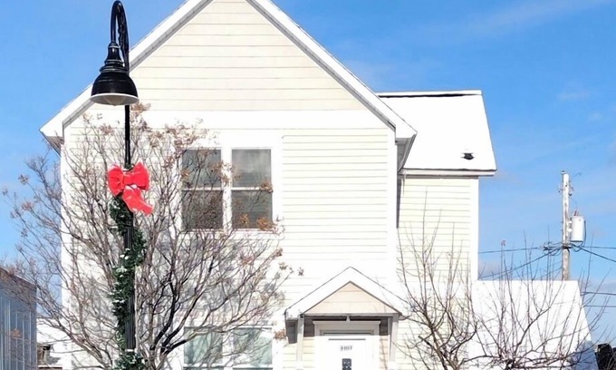 East End Haus | Summer dates! Spacious 3 bed 2 bath! Enormous Kitchen! Close to Lake Superior!