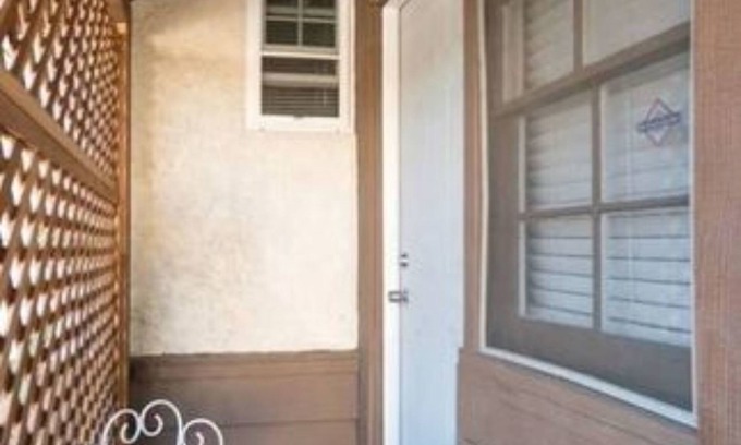 Reseda Bed & Breakfast | Summer Leaf