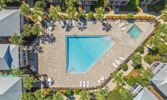 Port St. Joe Hütte | Summer Sale! Gated community w/ pools and hot tub - Near beaches!