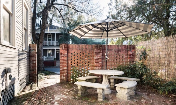 Midtown Eigentumswohnung | Sun Drenched Suite In Starland District