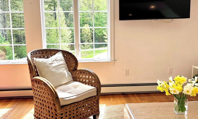 Freeport Hütte | Sun-lit, 2 Bedroom Guest cottage on 27 Acres in Freeport