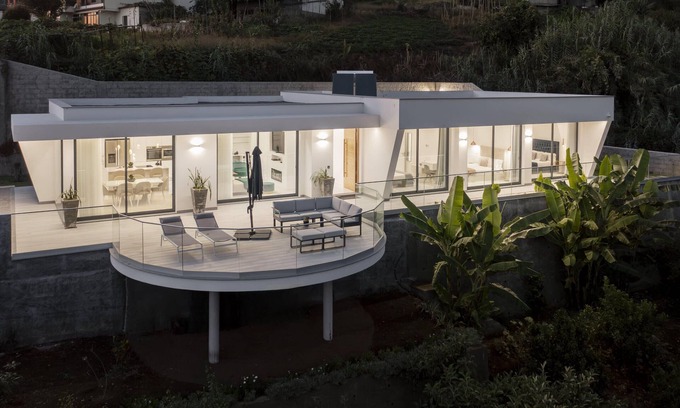 Canhas Haus | Sonne, Pool und Komfort, Das Weiße Haus
