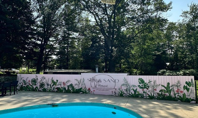 Port Austin Hotel | Sun & Sand Resort