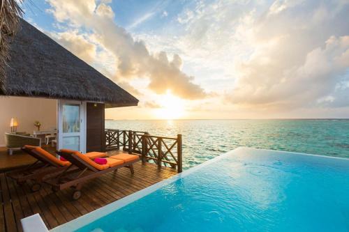 Vilu Reef Resort | Sun Siyam Vilu Reef - 24 Hours All-Inclusive with Free Transfer