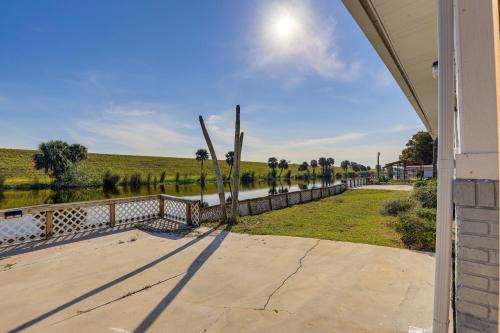 Okeechobee Haus | Sun-Soaked Okeechobee Retreat with Canal Views!