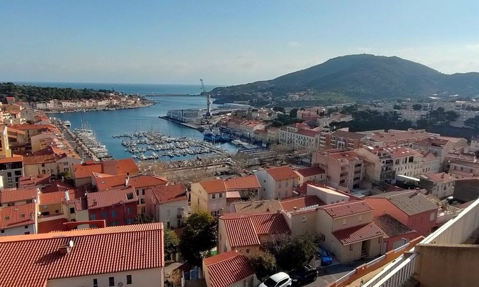 Port-Vendres Eigentumswohnung | Sun, View, and Comfort at Tara