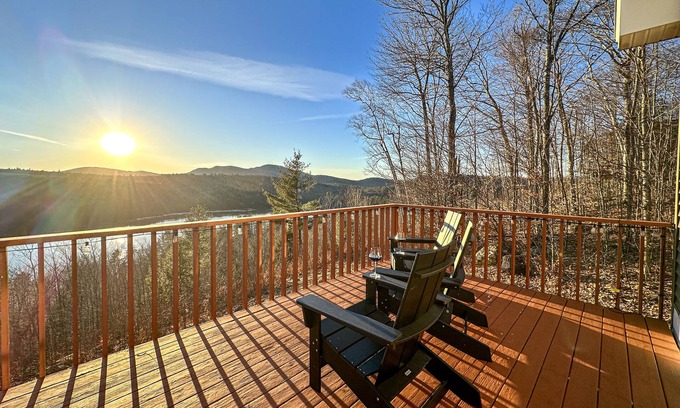 Bryant Pond Haus | Sunday River House~HTub~Firepit~Wood Stove~Gondola~Move Rm~Amazing Views~Dogs Ok