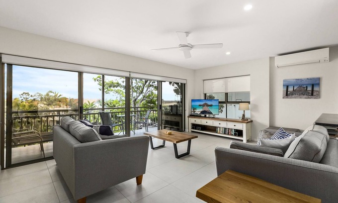 Noosa Heads Wohnung | Sundowner 3 - A fantastic view over Laguna Bay to the Noosa North Shore beach.