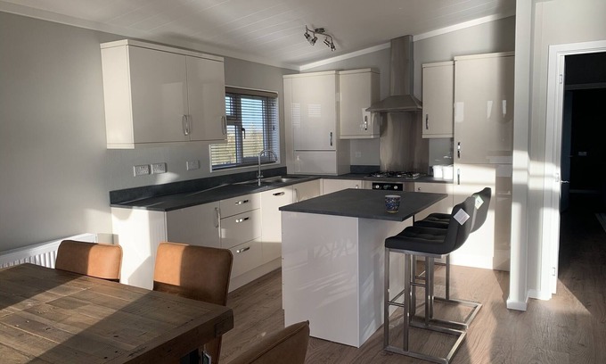 Boston Wohnung | Lodge-Modern-Eigenes Badezimmer-Seeblick-Sunflower Lodge