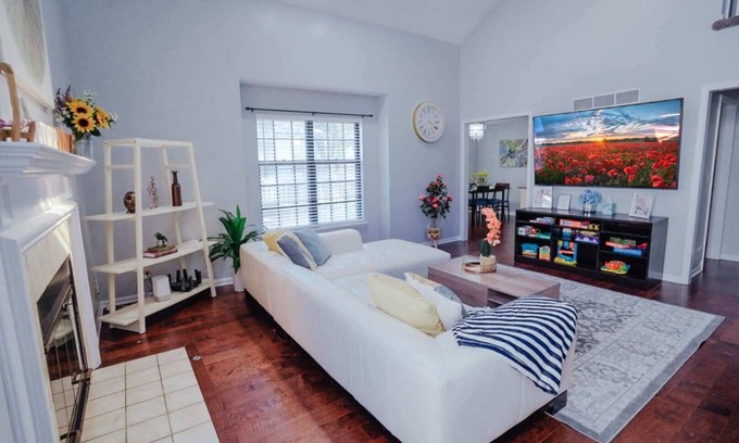 Overland Park Haus | Sunflower Suite- Central, Near Highway