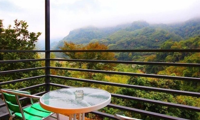 Dahu Bed & Breakfast | Sunlight Forest