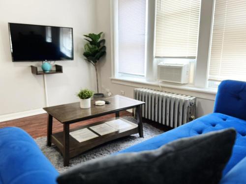 Rogers Park Wohnung | Sunlit Studio with City Charm - Lunt studio rep