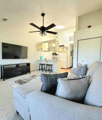 Oak Harbor Wohnung | Sunnie Days condo in Oak Harbor on Lake Erie!