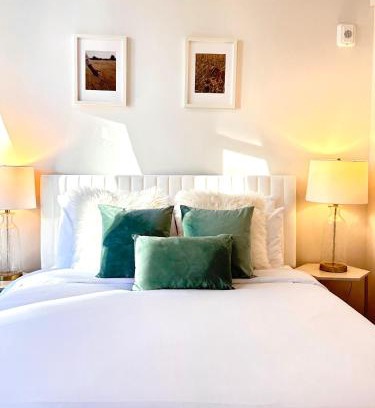Downtown Wohnung | Sunny 1B1B Apt with full kitchen, Walk to Convention Center