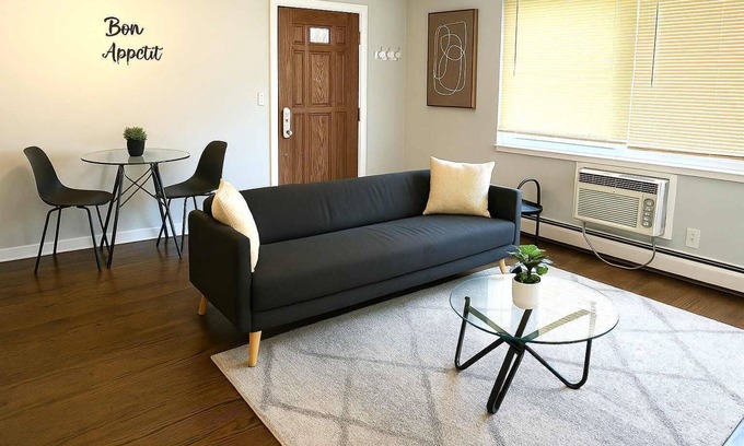 Arlington Heights Wohnung | Sunny 1BR Apartment in the Surburbs