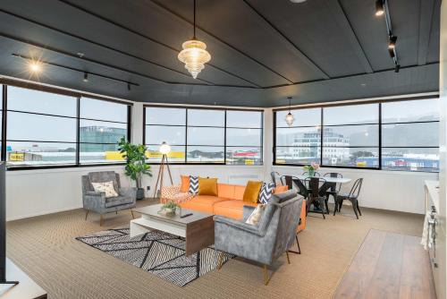 Petone Wohnung | Sunny 3BR Petone Apt - Close to Shops Transit