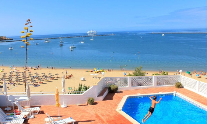 Ferragudo Wohnung | sonnige Fewo für 2-6 Personen, exklusive 1a Lage direkt am Sandstrand und Meer