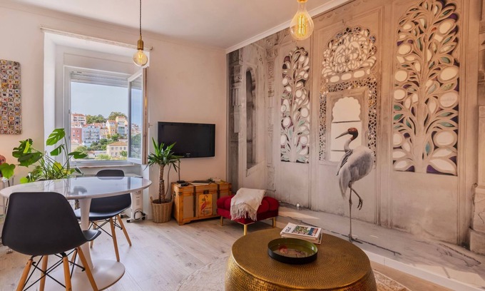 Sao Bento Wohnung | Sunny Design Apt in Praça das Flores by LovelyStay