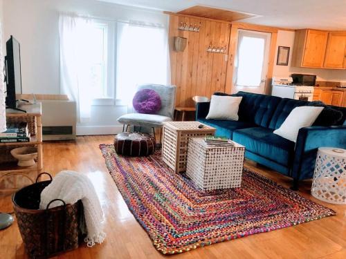 Stowe Wohnung | Sunny & Open 2 Bdrm - Close to Stowe Village, Shopping, Mtn Views!