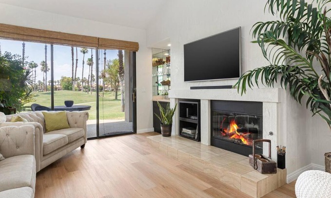 Palm Desert Haus | Sunny Palm Desert Escape on Golf Course