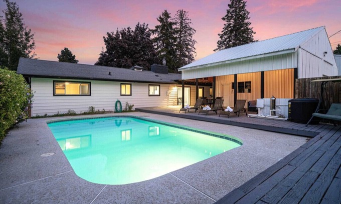 Wenatchee Haus | Sunny Wenatchee Pool House