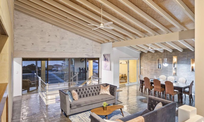 Quinns Rocks Haus | Sunny Shorefront Retreat: Uninterrupted Ocean Views
