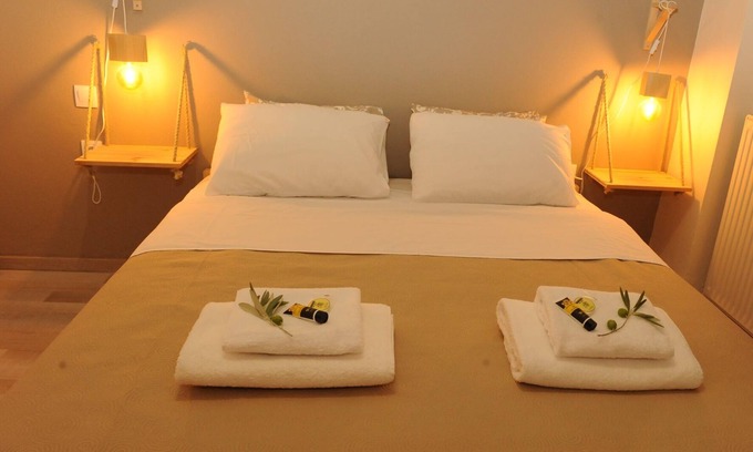 Delfoi Wohnung | Sunny & Spacious Apartment in Delphi, 3 Bedrooms, 2 Bathrooms Sleeps 8 w/view