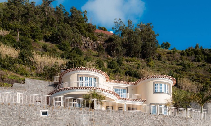 Ponta do Sol Haus | Sunnyside Villa with private pool - 10 min from the beach!
