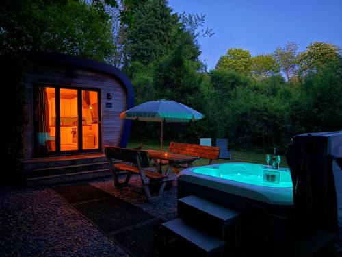 Newton Ferrers Wohnung | Sunridge EcoPod with Private Hot Tub