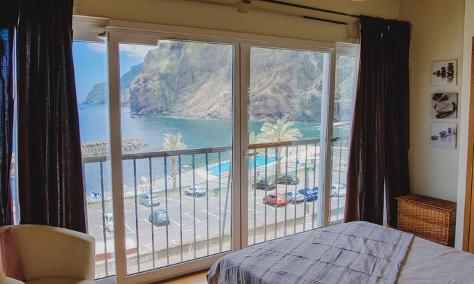 Ponta Delgada Haus | SUNRISEHOUSE, ein perfekter Kontrast zwischen dem Meer und den Bergen!Atemberaubender Ausblick