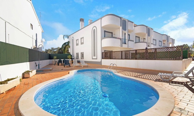 Figueiral Wohnung | Apartment "Sunset" mit Gemeinschaftspool, privater Terrasse & WLAN