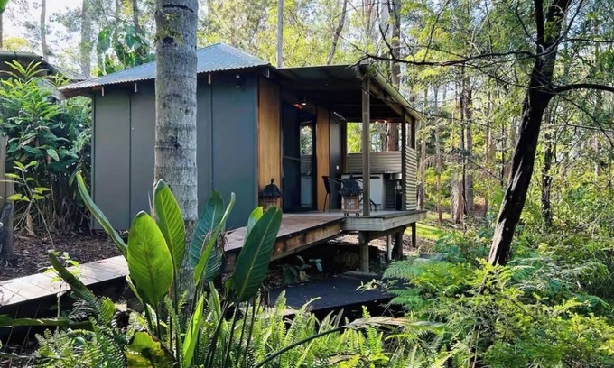 Doonan Kabine | Sunset Cabinn10 years and current SuperHost with Air BNB now available on VRBO.