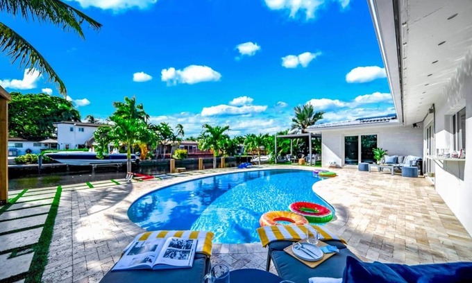 Garden Isles Haus | Sunset Canal - Pool - 3BDR