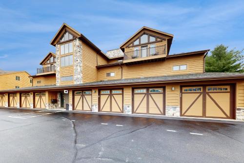 Arkdale Wohnung | Sunset Condominiums: The Retreat