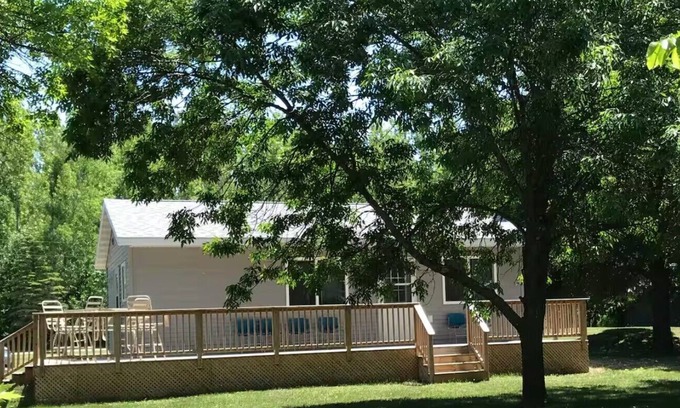 Sisseton Haus | Sunset Grove Cottage on Lake Traverse