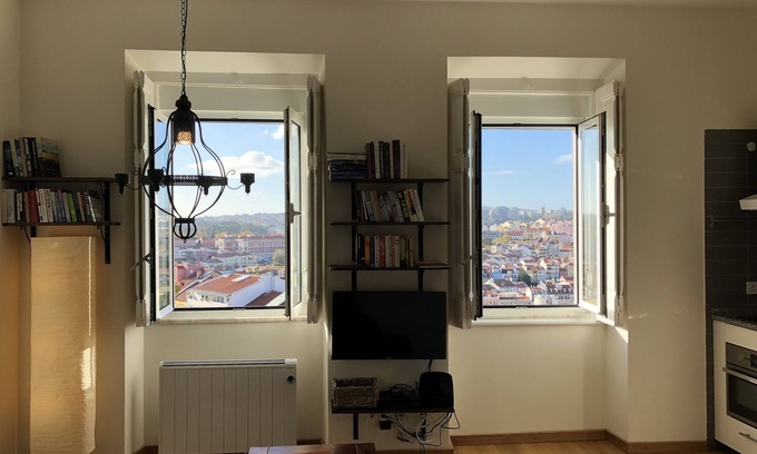 Alfama Wohnung | Der Hügelnest-Sonnenuntergang über den Dächern von Lissabon