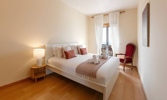 Nazare Wohnung | Sunset Retreat - Spacious Apartment