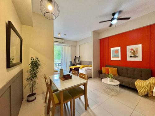 Nasugbu Wohnung | Sunset Room at Pico - Hamilo Coast Pico De Loro