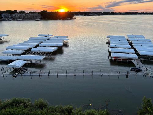 Arnolds Park Wohnung | Sunset Shores 4BR Lake Escape Family Friendly