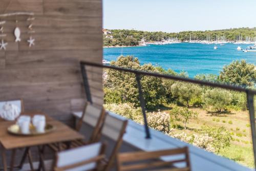 Pjescana Uvala Wohnung | SUNSET VALA new beachfront apartment Pjescana Uvala - Medulin - Pula