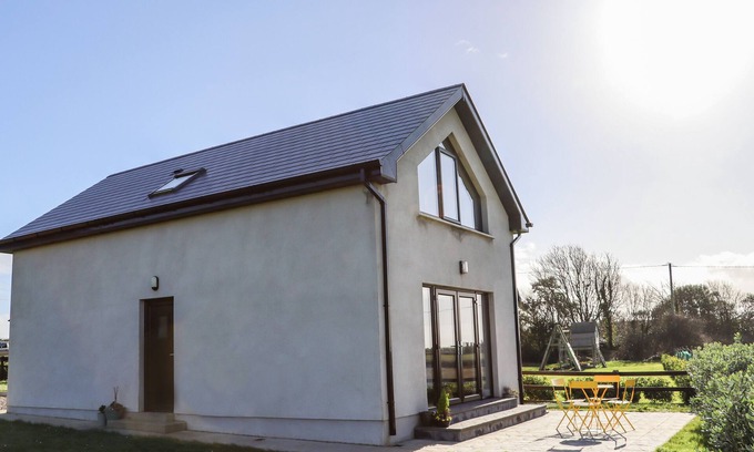 Fethard on Sea Hütte | SUNSET VIEW LODGE, pet friendly in Fethard-On-Sea, County Wexford