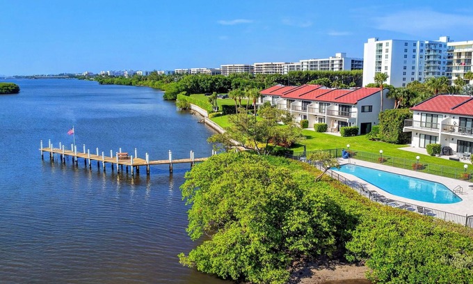 South Palm Beach Eigentumswohnung | Sunset views - Pool - Updated