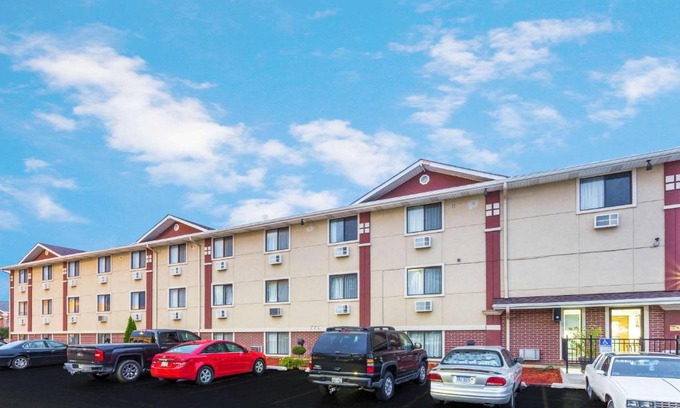 Kenosha Hotel | Super 8 by Wyndham Kenosha/Pleasant Prairie